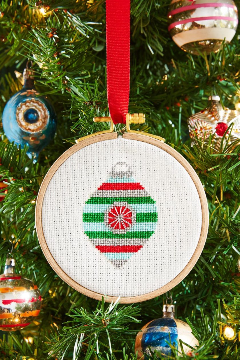 Tree ornament  Holiday cross stitch, Needlepoint christmas ornaments,  Christmas cross stitch