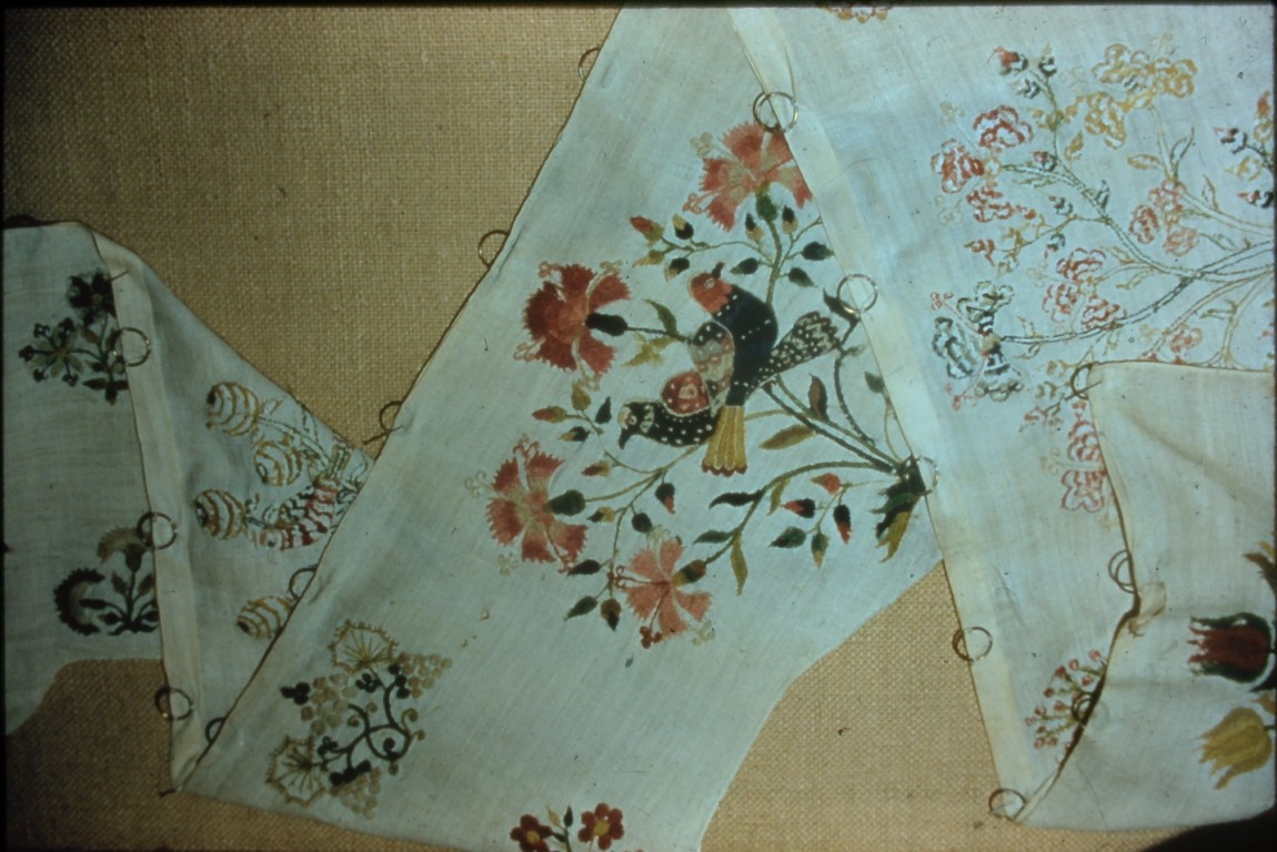 Crewel Insects New Slideshow for Members: Early American Crewel Embroidery ...